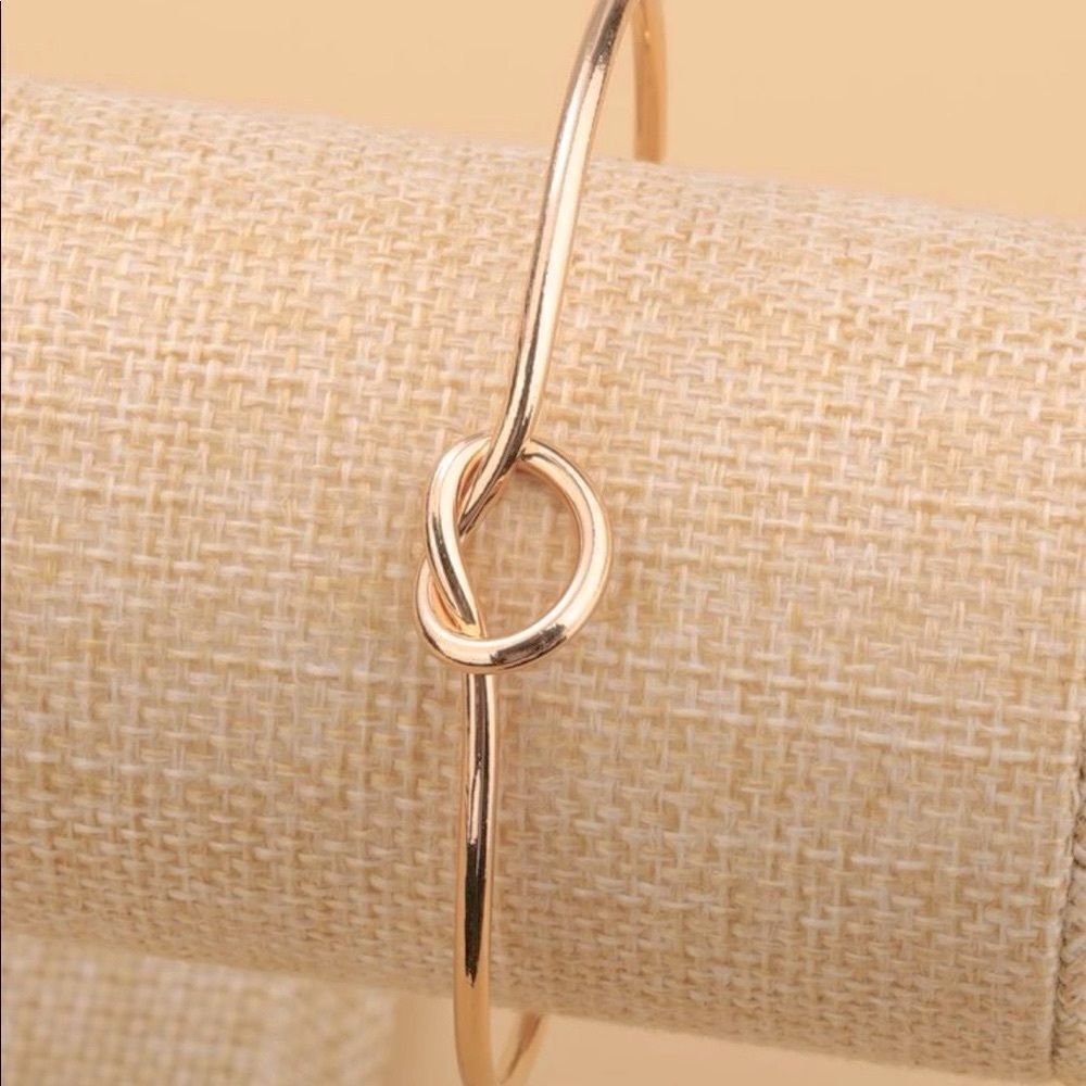 $5/25 KNOT GOLD CUFF - Picture 2 of 6